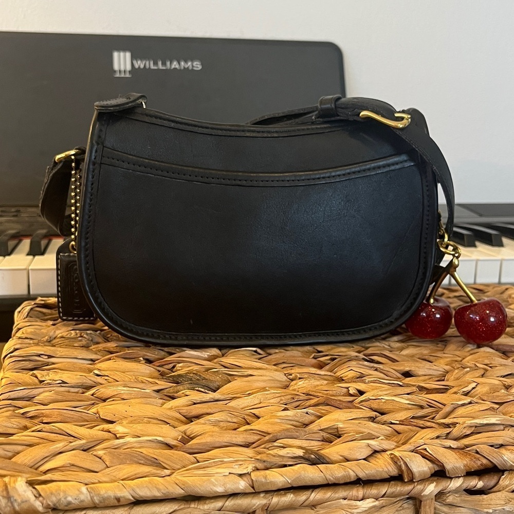 I don't have this bag anymore do not offer. Crossbody 9031 Bag Black Made in US - Picture 2 of 13